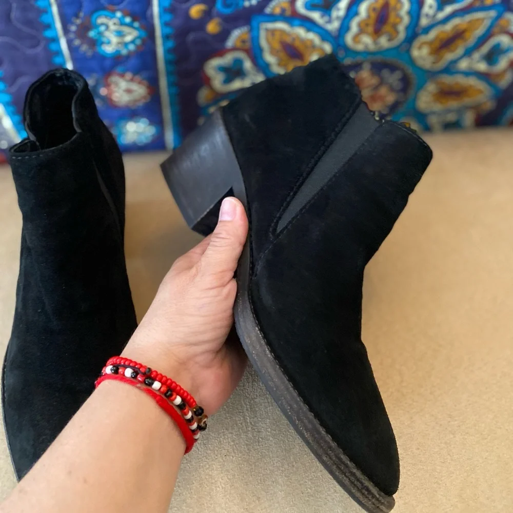 Aquatalia Vero Cuoio Black Italian Suede Ankle Booties